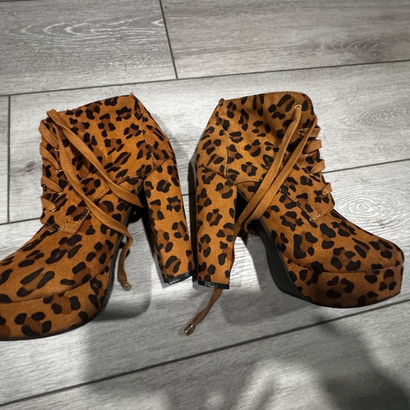 CHEETAH BOOTIES - Picture 1 of 9